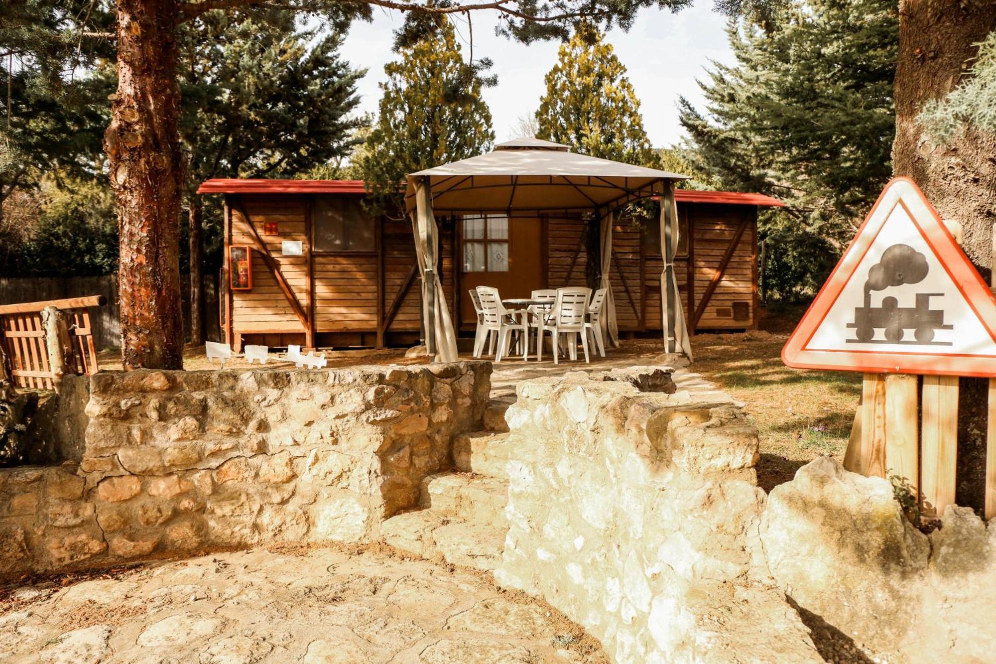 Camping Castillo De Loarre Ngoại thất bức ảnh